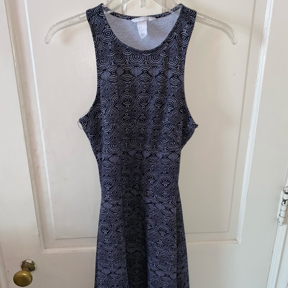 Beautiful Black and White H&M Flare Midi Dress